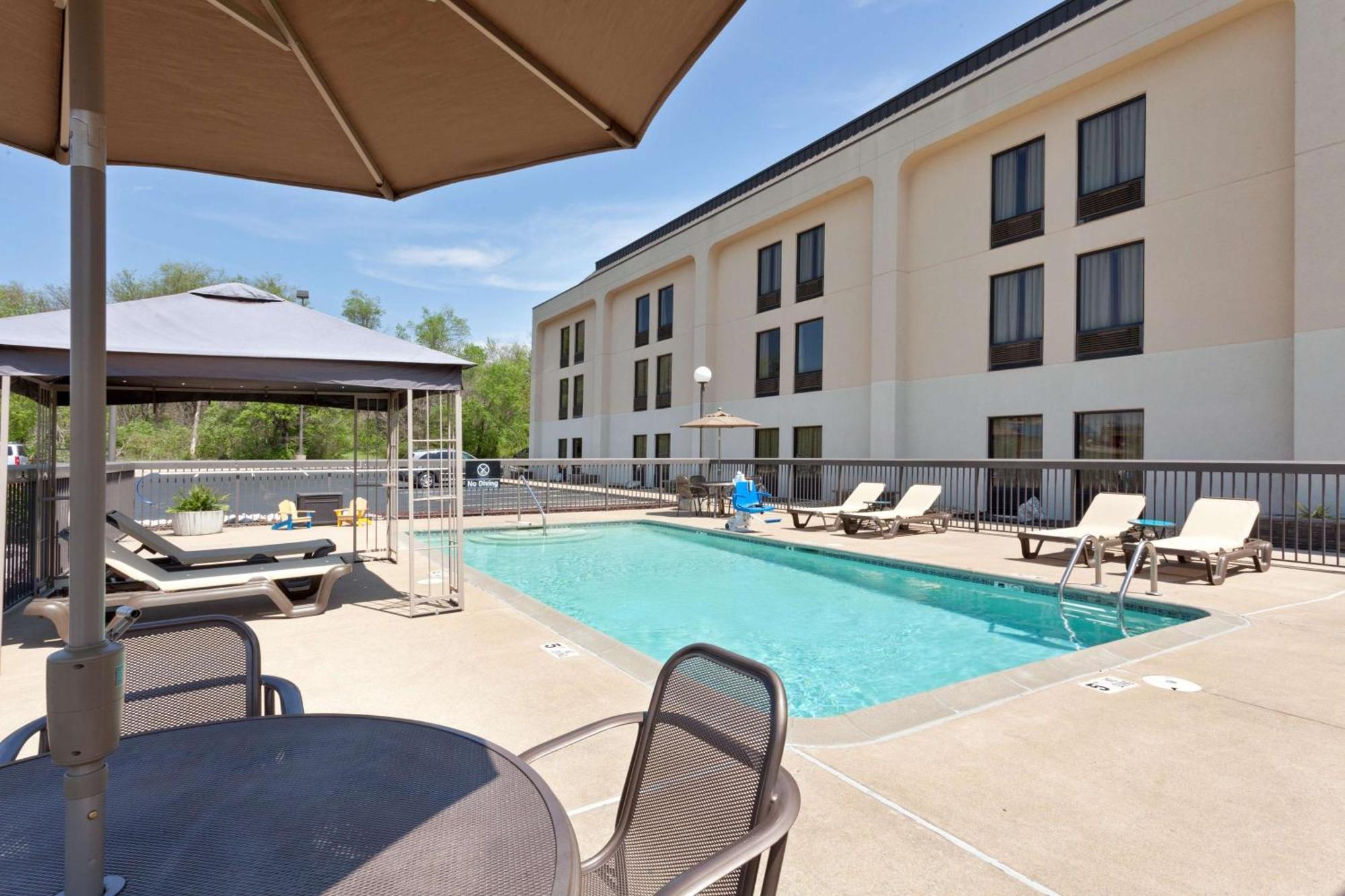 Hampton Inn Joplin Exterior foto