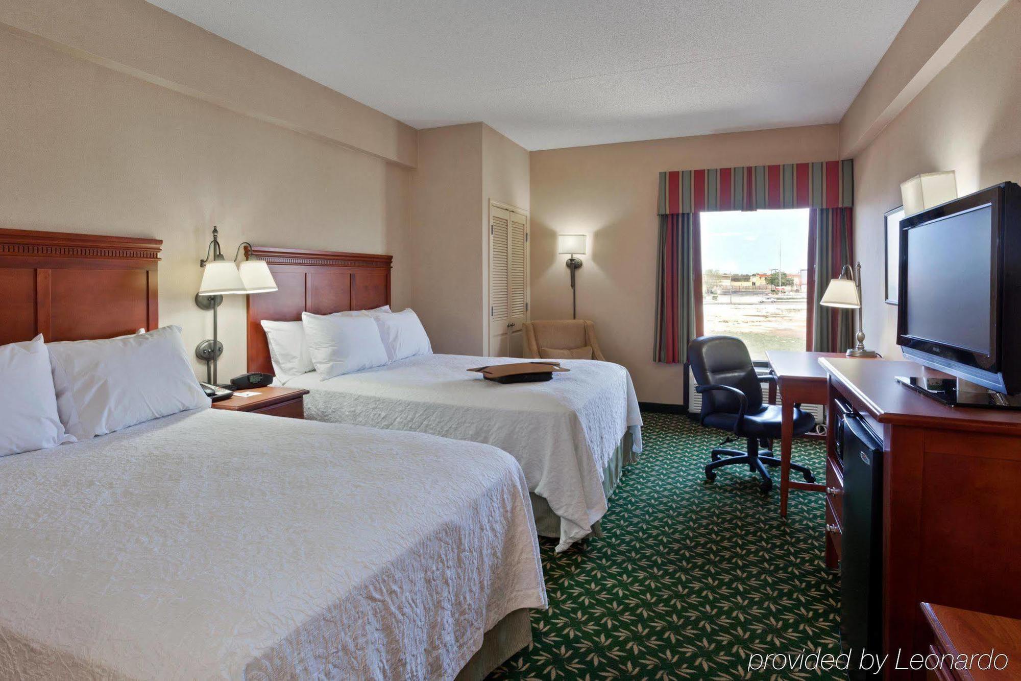 Hampton Inn Joplin Exterior foto
